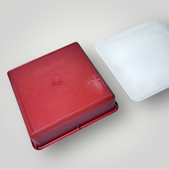 **Vintage Tupperware Square Container with Lid - Picture 10 of 13